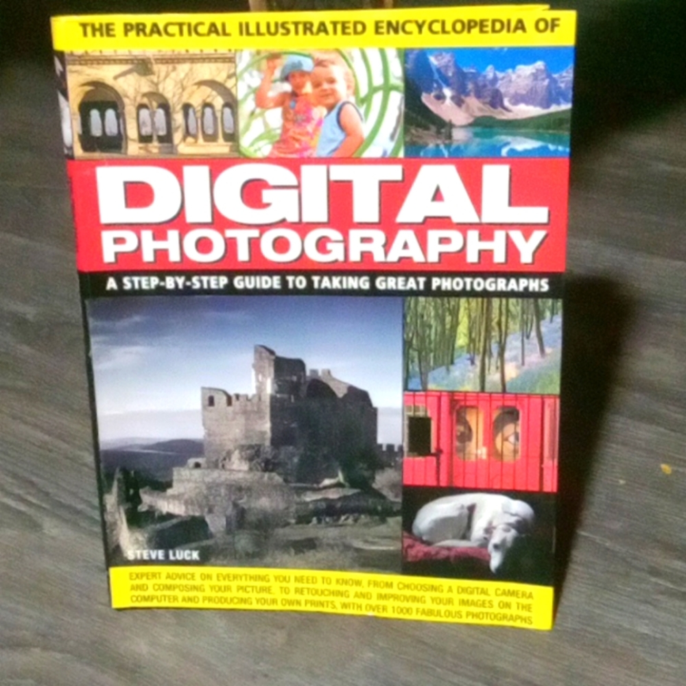 A step-by-step guide to taking great photographs by Steve Luck.